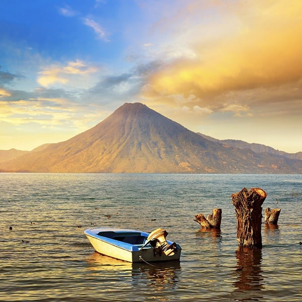 Vulkan am Lake Atitlan, Guatemala